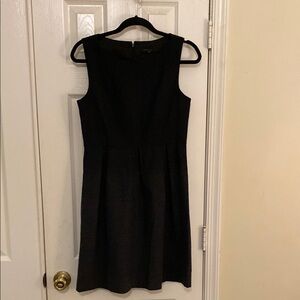 Black Sheath Dress for Cocktail with Sleeveless Design and Crew Neck